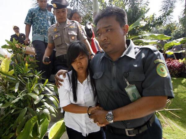 Indonesia Executions: Drug Prisoners Final Moments with their Family,Indonesia Executions,Indonesia Executions photos,indonesia executions 2015,indonesia death penalty,indonesia drug trafficking,indonesian execution,indonesian execution pics,Indonesia Exe