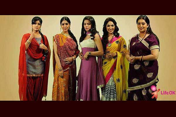 Ek Thhi Naayka Ekta Kapoor,Ekta Kapoor fashion,Ekta Kapoor dress,Kasautii Zindagii Kay,Smriti Irani,MyHome campaign