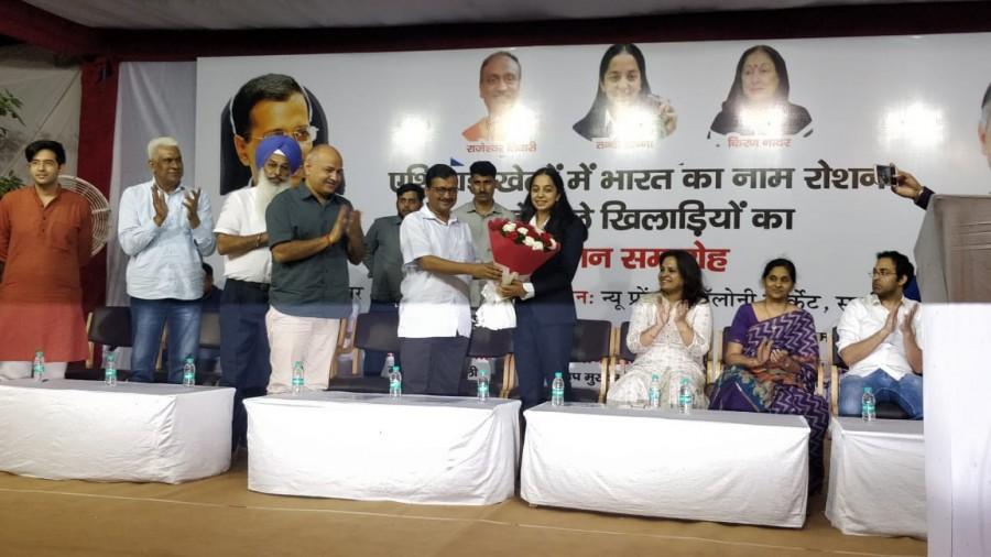 Arvind Kejriwal felicitates Asian Games medallists Delhi Chief Minister Arvind Kejriwal,Arvind Kejriwal,Arvind Kejriwal felicitates Asian Games medallists,Asian Games medallists,Pinky Balhara,Tanvi Khanna
