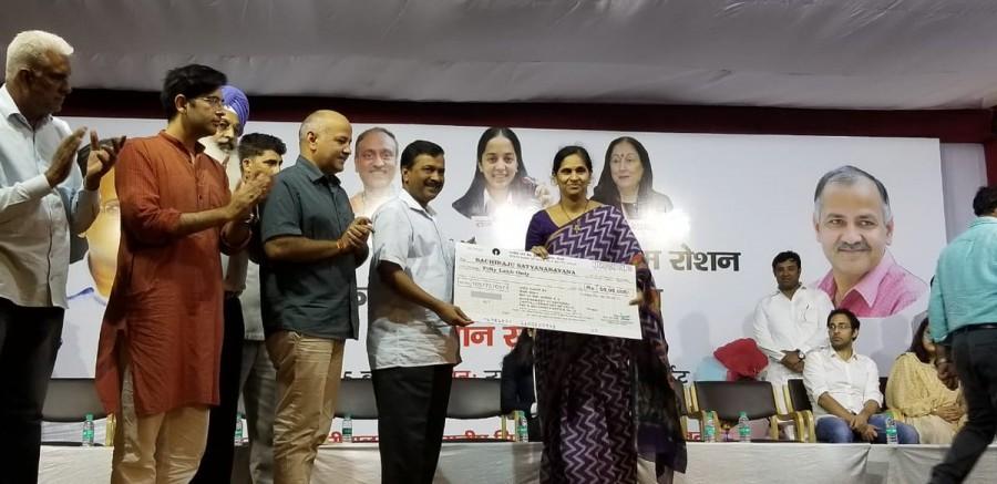 CM Arvind Kejriwal felicitates Asian Games medallists Delhi Chief Minister Arvind Kejriwal,Arvind Kejriwal,Arvind Kejriwal felicitates Asian Games medallists,Asian Games medallists,Pinky Balhara,Tanvi Khanna