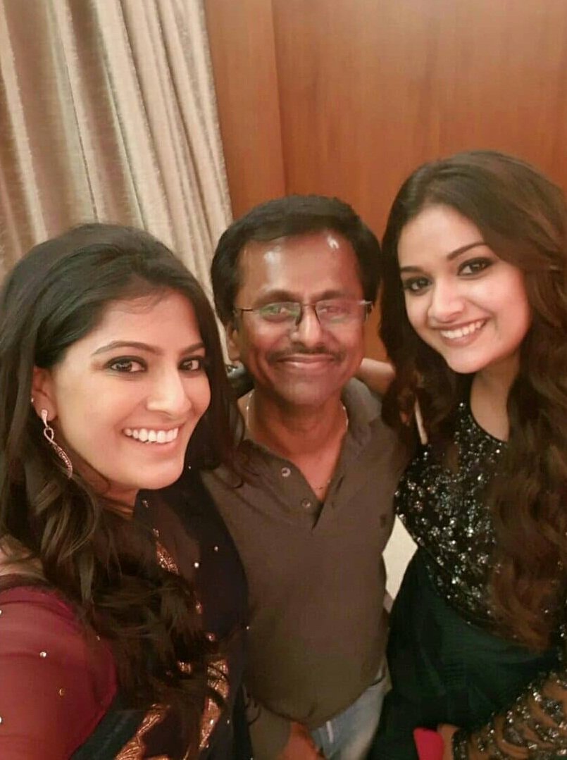 AR Murugadoss with Keerthi Suresh and Varalakshmi Sarathkumar Vijay,Keerthi Suresh,Varalakshmi Sarathkumar,AR Murugadoss birthday,AR Murugadoss birthday celebration,AR Murugadoss birthday celebration pics,AR Murugadoss birthday celebration images,AR Murugadoss birthday celebration stills,AR Murugadoss birthday celeb