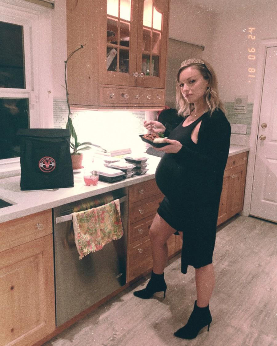 Francesca Eastwood flaunts her baby bump Francesca Eastwood,Francesca Eastwood babdy,Francesca Eastwood and Alexander Wraith,Alexander Wraith,Titan,Francesca Eastwood son Titan,Francesca Eastwood son Titan pics,Francesca Eastwood son Titan images,Francesca Eastwood son Titan stills,Francesca Eas