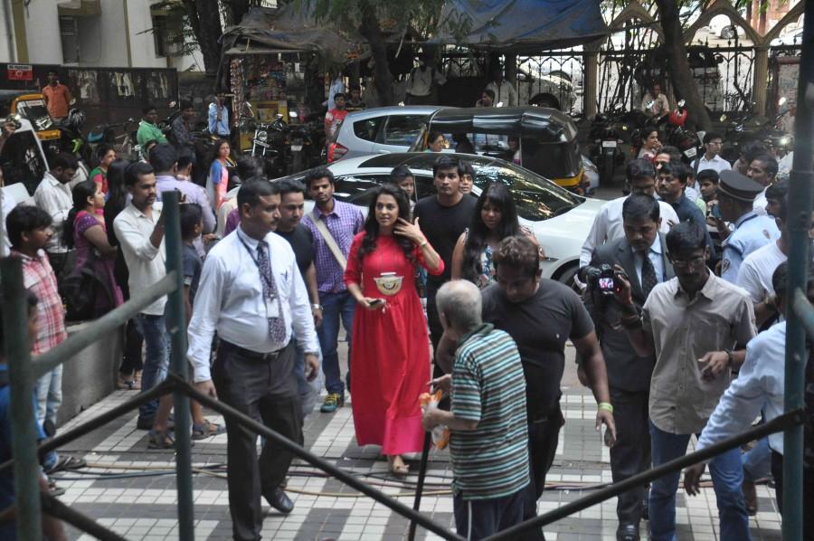 Juhi Chawla arrives at the inaugural event of 'Sirf Keval Sigma' Clinic Juhi chawla,sohail khan,Inauguration,Sirf Keval Sigma Clinic,Mumbai,photos