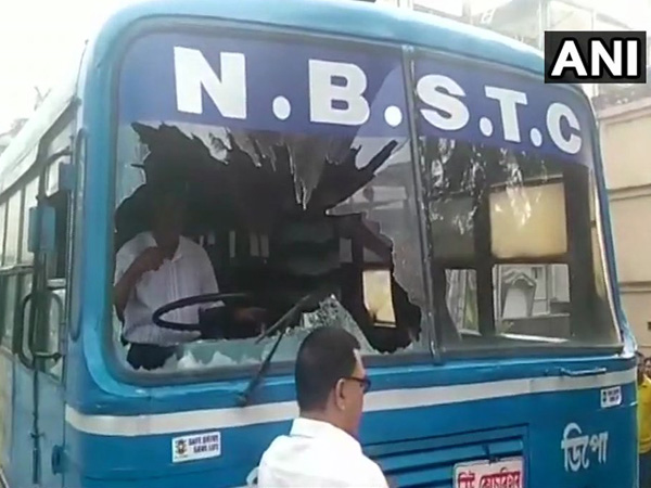 West Bengal Bandh: Buses torched, trains blocked by protesters West Bengal Bandh,West Bengal Bandh pics,West Bengal Bandh images,West Bengal Bandh stills,West Bengal Bandh pictures,West Bengal Bandh photos,Bharatiya Janata Party
