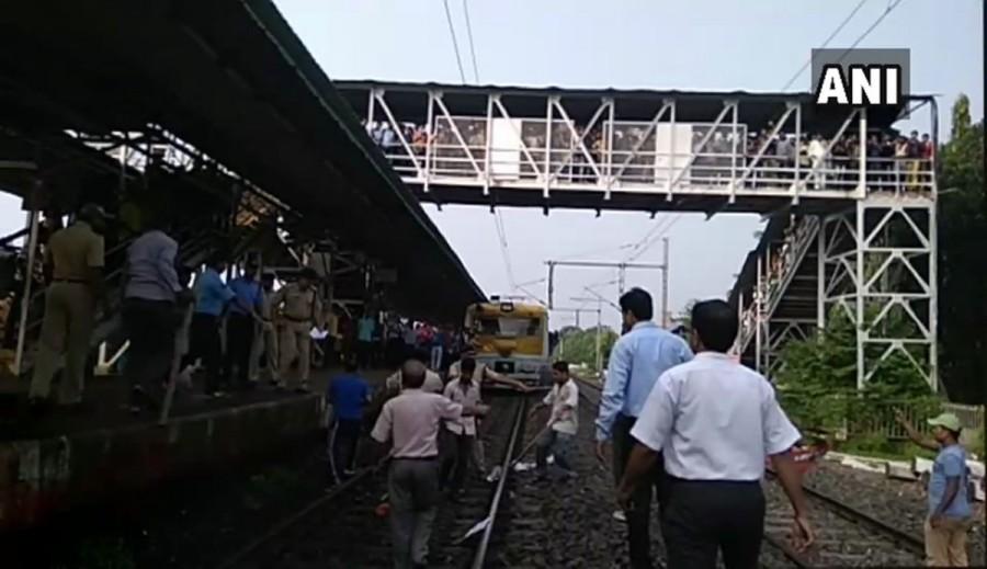 West Bengal Bandh: Buses torched, trains blocked by protesters West Bengal Bandh,West Bengal Bandh pics,West Bengal Bandh images,West Bengal Bandh stills,West Bengal Bandh pictures,West Bengal Bandh photos,Bharatiya Janata Party