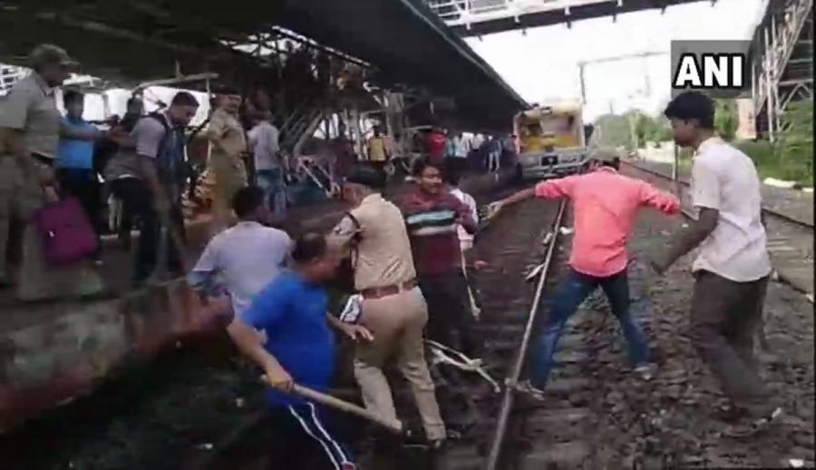 West Bengal Bandh: Buses torched, trains blocked by protesters West Bengal Bandh,West Bengal Bandh pics,West Bengal Bandh images,West Bengal Bandh stills,West Bengal Bandh pictures,West Bengal Bandh photos,Bharatiya Janata Party