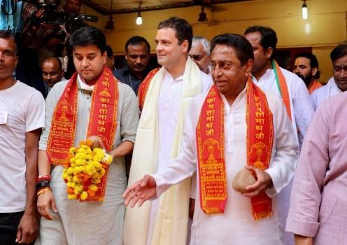Rahul Gandhi offers prayers at Kamtanath Temple