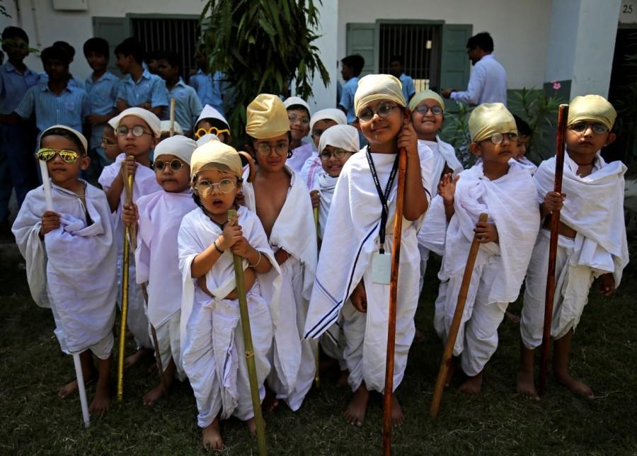 Students dressed as Mahatma Gandhi Mahatma Gandhi,Mahatma Gandhi birthday,Gandhi Jayanti,Gandhi Jayanti 2018,Gandhi Jayanti celebration,Gandhi Jayanti celebration pics,Gandhi Jayanti celebration images,Kids as Mahatma Gandhi