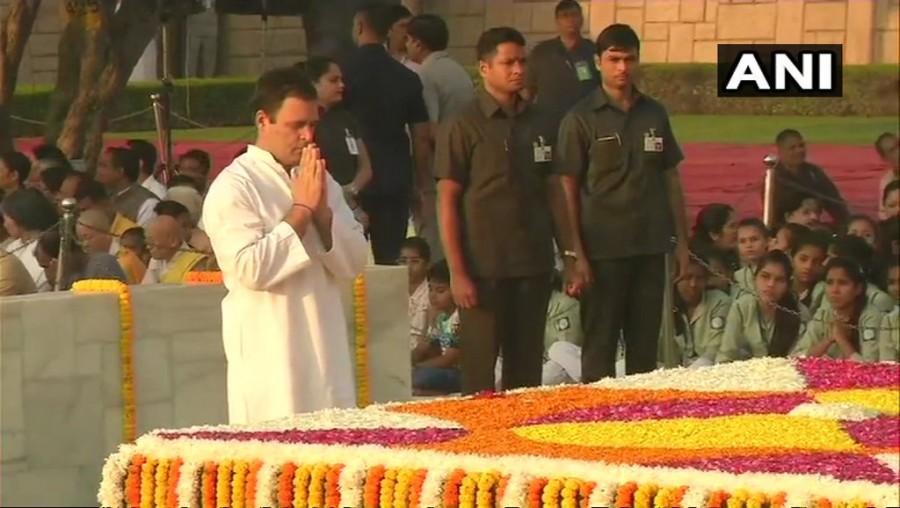 Congress president Rahul Gandhi pays tribute to Mahatma Gandhi Sonia Gandhi,Rahul Gandhi,Mahatma Gandhi,Mahatma Gandhi 149th birth anniversary,Mahatma Gandhi birth anniversary,Gandhi birth anniversary,Rajghat