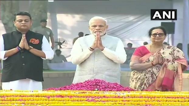 Prime Minister Narendra Modi pays tribute to Mahatma Gandhi