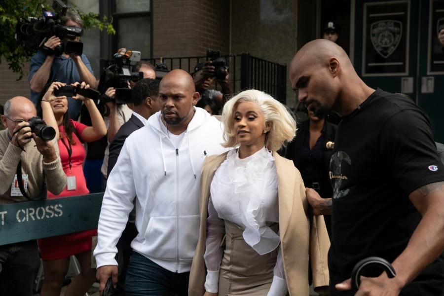 Cardi B surrenders to police after strip club brawl Rapper Cardi B,Cardi B,Cardi B assault complaint,Cardi B assault,Cardi B surrenders to police,strip club brawl,Cardi B strip club brawl,Cardi B pics,Cardi B images,Cardi B stills,Cardi B pictures