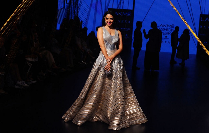 Kiara Advani,actress Kiara Advani,Kiara Advani lust stories,Kiara Advani Bollywood,Bollywood Actress,Bollywood,Fashion In Bollywood,Lakme Fashion Week