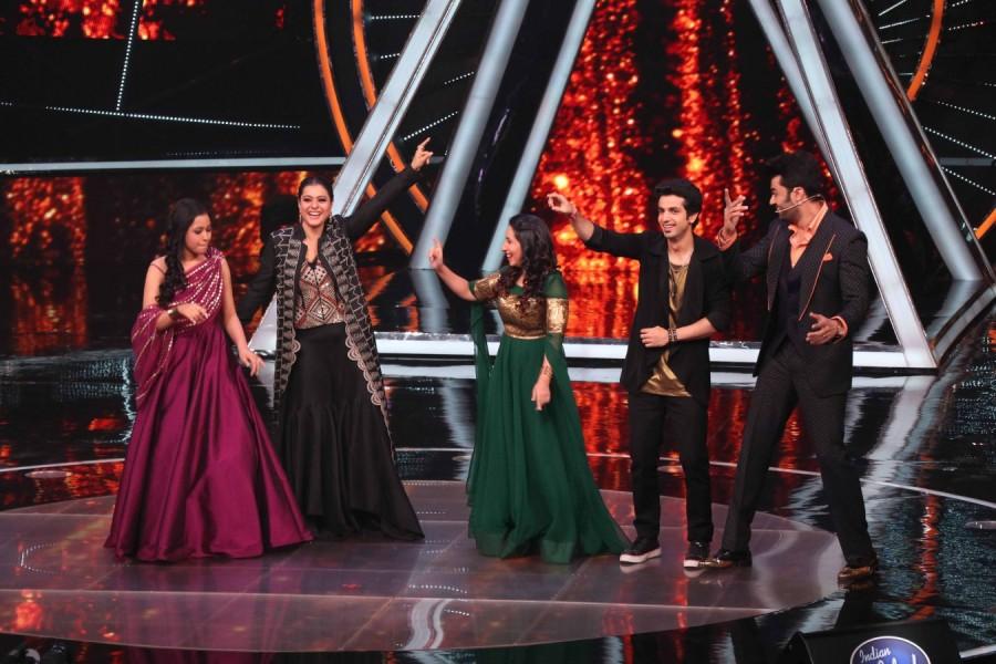 Kajol and Ajay Devgn promote Helicopter Eela on Indian Idol sets Kajol,Kajol and Ajay Devgn,Ajay Devgn,Helicopter Eela,Helicopter Eela promotion,Helicopter Eela movie promotion,Helicopter Eela promotion pics,Helicopter Eela promotion images,Helicopter Eela promotion stills,Helicopter Eela promotion pictures,Helicopter
