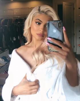 Kylie Jenner is a blonde bombshell in new photos