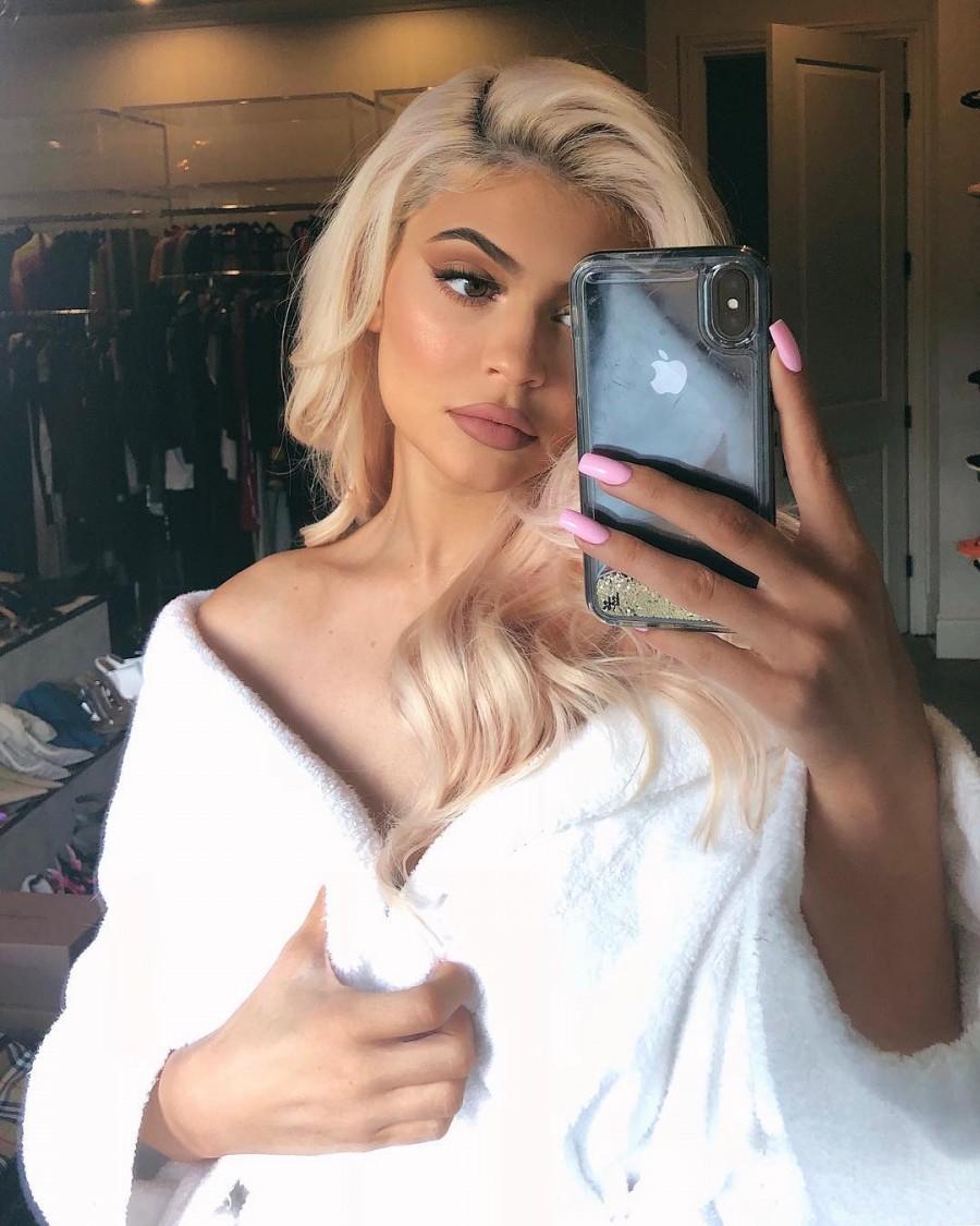 Reality TV star Kylie Jenner,Kylie Jenner,Kylie Jenner bombshell,Kylie Jenner selfie,Kylie Jenner hot pics,Kylie Jenner hot images,Kylie Jenner hot stills,Kylie Jenner hot pictures,Kylie Jenner hot photos