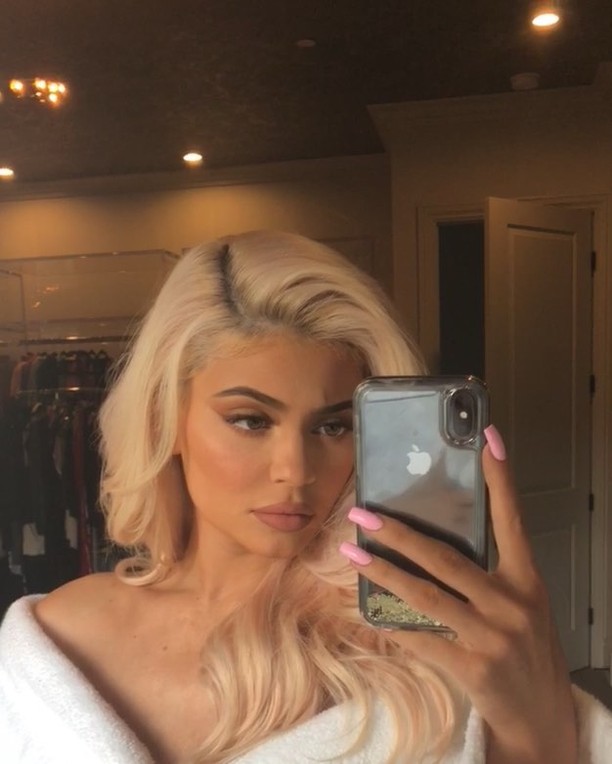 Kylie Jenner is a blonde bombshell in new photos Reality TV star Kylie Jenner,Kylie Jenner,Kylie Jenner bombshell,Kylie Jenner selfie,Kylie Jenner hot pics,Kylie Jenner hot images,Kylie Jenner hot stills,Kylie Jenner hot pictures,Kylie Jenner hot photos