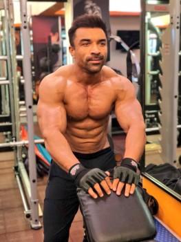 Ajaz Khan's body transformation in Bose will stun you