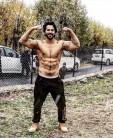 Varun Dhawan flaunts six pack abs
