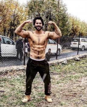 Varun Dhawan flaunts six pack abs