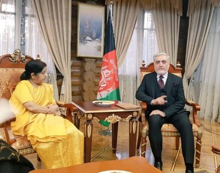 Sushma Swaraj meets with Afghan CEO Abdullah Abdullah