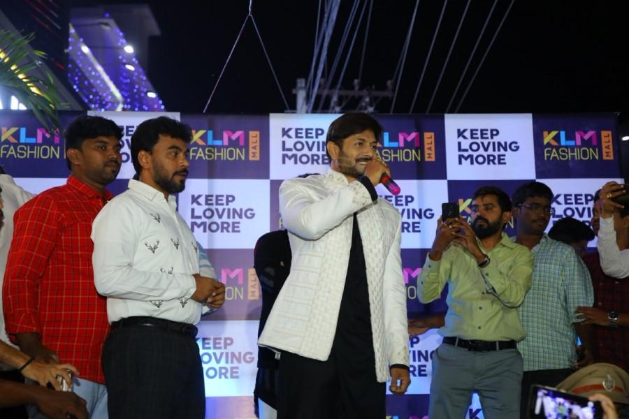 Bigg Boss 2 Telugu winner Kaushal launches KLM Fashion Mall - Photos ...