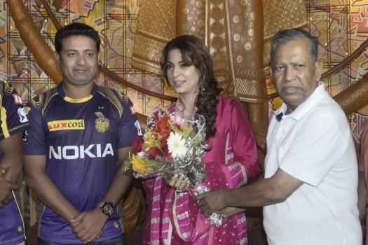 Juhi Chawla and Piyush Chawla inaugurate Beliaghata 33 Pally puja pandal