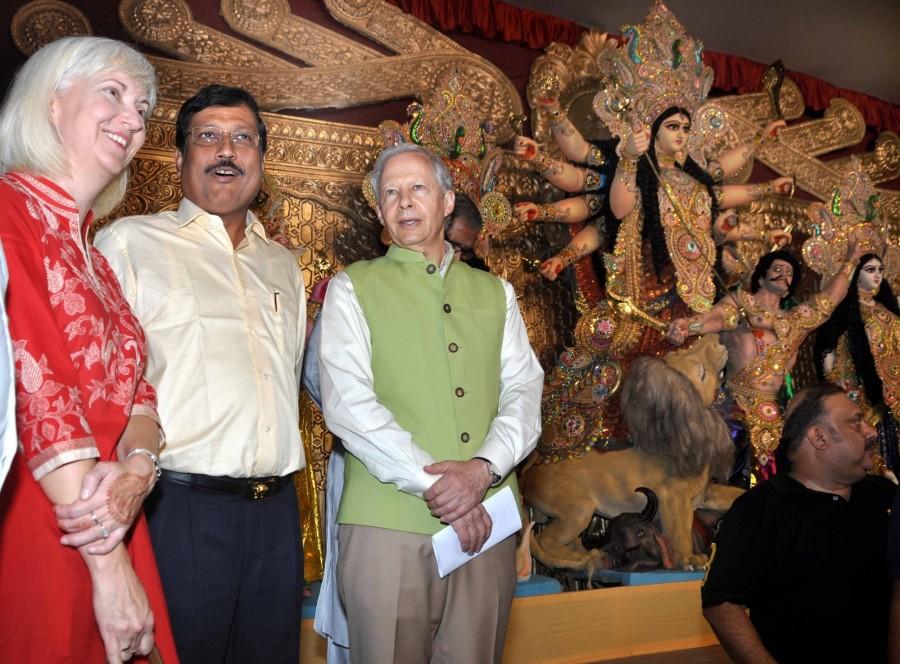 US Ambassador Kenneth Juster inaugurates Salt Lake FD Block's Durga Puja US Ambassador Kenneth Juster,Kenneth Juster,Salt Lake FD Block,Durga Puja,kolkata durga puja,Durga Puja 2018