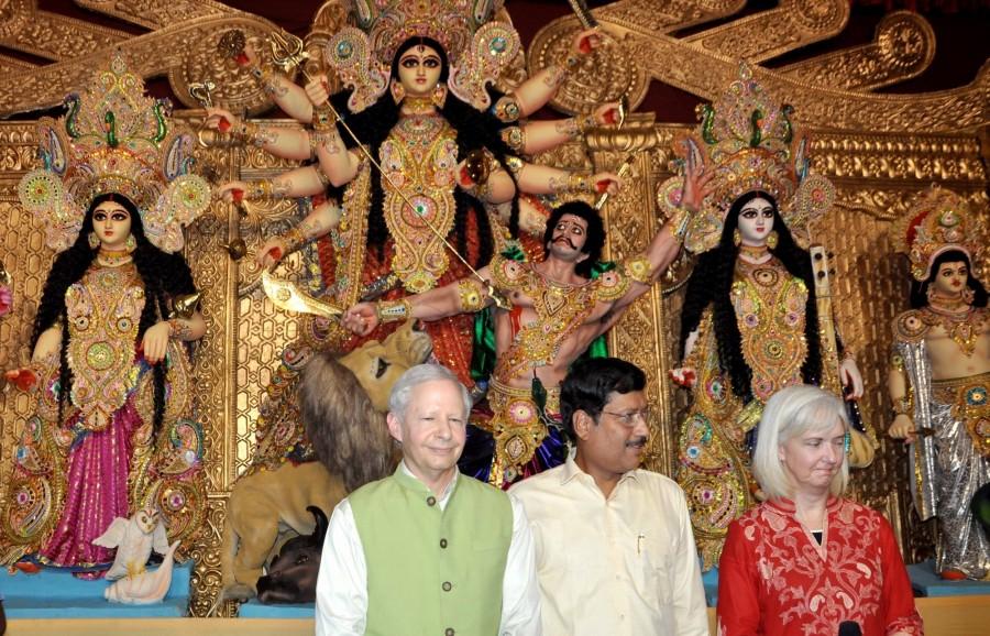 US Ambassador Kenneth Juster inaugurates Salt Lake FD Block's Durga Puja US Ambassador Kenneth Juster,Kenneth Juster,Salt Lake FD Block,Durga Puja,kolkata durga puja,Durga Puja 2018