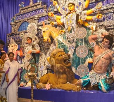 Mamata Banerjee inaugurates Suruchi Sangha puja pandal