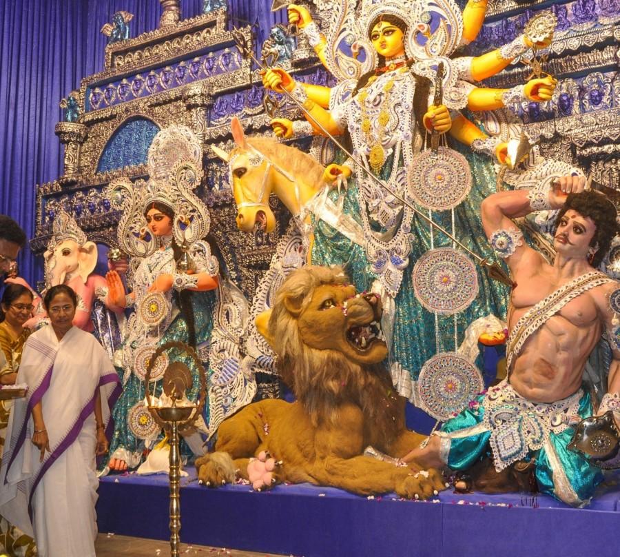 Mamata Banerjee inaugurates Suruchi Sangha puja pandal Mamata Banerjee,CM Mamata Banerjee,West Bengal Chief Minister Mamata Banerjee,Suruchi Sangha puja pandal,Suruchi Sangha