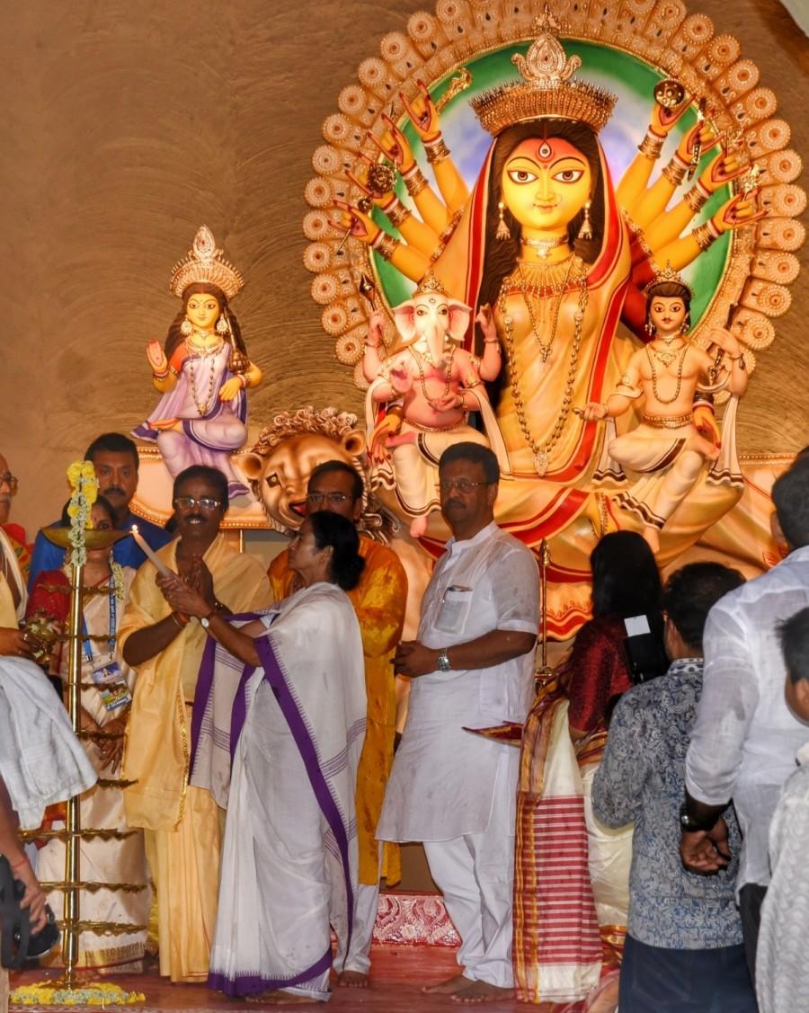 Mamata Banerjee inaugurates Suruchi Sangha puja pandal Mamata Banerjee,CM Mamata Banerjee,West Bengal Chief Minister Mamata Banerjee,Suruchi Sangha puja pandal,Suruchi Sangha