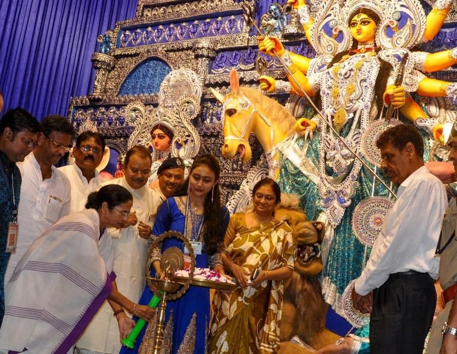 Mamata Banerjee inaugurates Suruchi Sangha puja pandal Mamata Banerjee,CM Mamata Banerjee,West Bengal Chief Minister Mamata Banerjee,Suruchi Sangha puja pandal,Suruchi Sangha