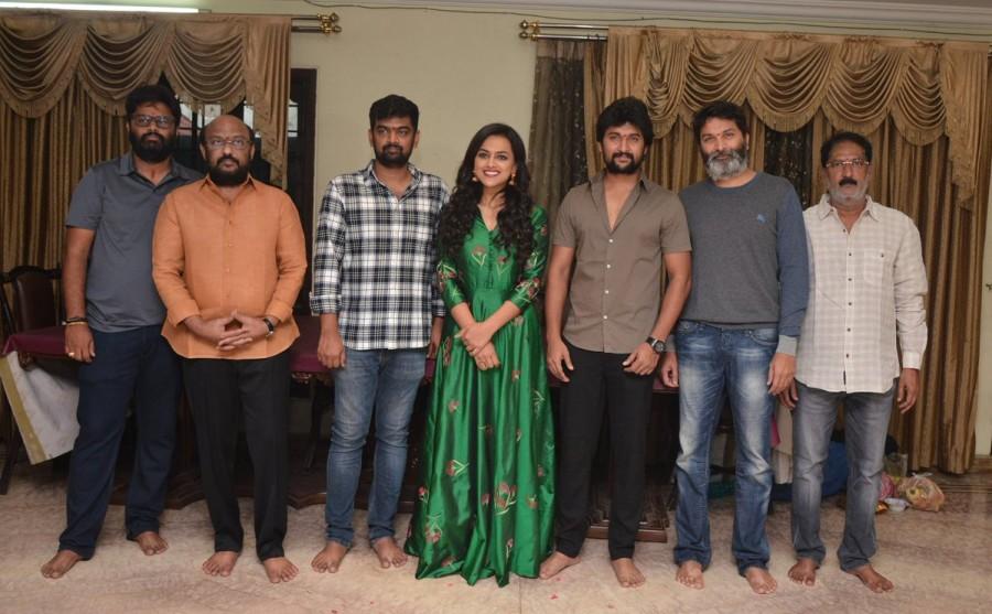 Nani and Shraddha Srinath's new movie launched in style Nani and Shraddha Srinath,Nani,Shraddha Srinath,Natural Star Nani,Trivikram Srinivas,Nani new movie,Nani new movie pooja,Nani new movie launched,Jersey
