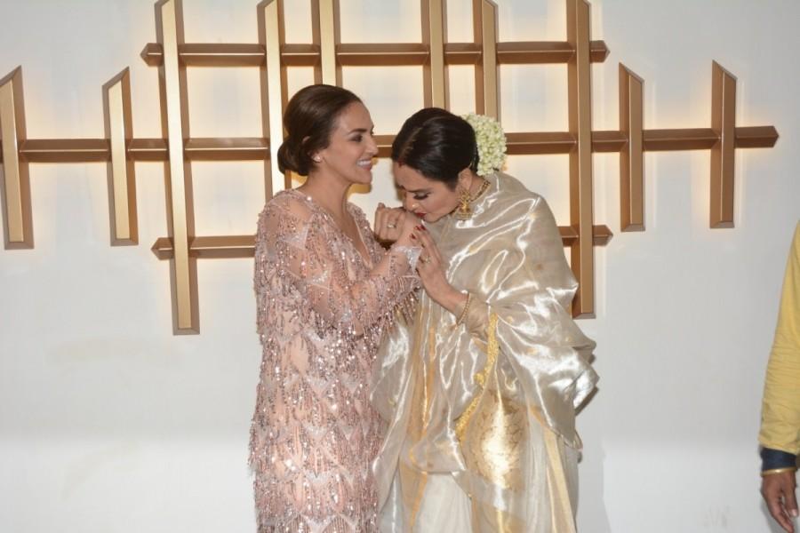 Esha Deol and Rekha Esha Deol,Rekha,Jeetendra,Bharat Takhtani,Luv Sinha,Hema Malini birthday celebration,Hema Malini birthday celebration pcis,Hema Malini birthday celebration images,Hema Malini birthday celebration stills,Hema Malini birthday celebration pictures,Hema Malin