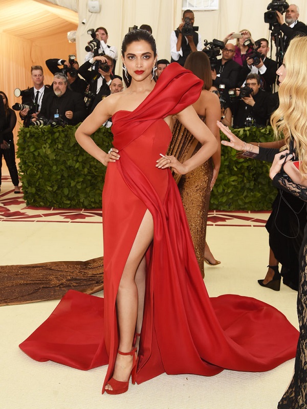 Deepika Padukone at Heavenly Bodies Fashion Deepika Padukone,Deepika Padukone fashion,Deepika Padukone best look,Deepika Padukone red carpet,Deepika Padukone pics,Deepika Padukone images,Deepika Padukone stills,Deepika Padukone pictures,Deepika Padukone photos