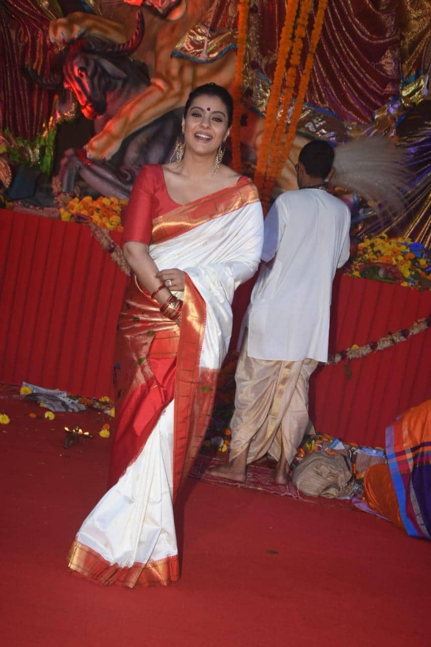 Kajol looks cute in saree as she gets snapped at Durga Puja Kajol,actress Kajol,Kajol at Durga Puja,Durga Puja,Durga Puja celebration,Durga Puja celebration pics,Durga Puja celebration images,Durga Puja celebration stills,Durga Puja celebration pictures,Durga Puja celebration photos