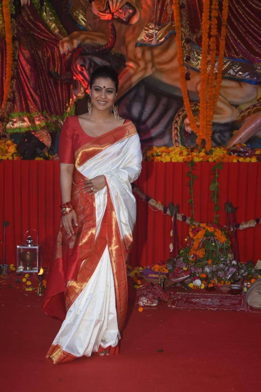 Kajol looks cute in saree as she gets snapped at Durga Puja Kajol,actress Kajol,Kajol at Durga Puja,Durga Puja,Durga Puja celebration,Durga Puja celebration pics,Durga Puja celebration images,Durga Puja celebration stills,Durga Puja celebration pictures,Durga Puja celebration photos