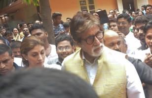 Amitabh Bachchan,Amitabh Bachchan performing Durga Puja,Actor Amitabh Bachchan,Amitabh Bachchan at Durga pandal