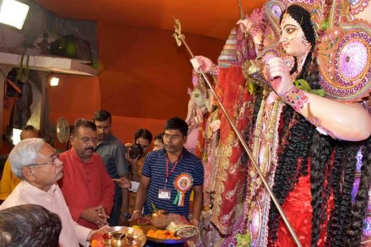 CM Nitish Kumar performs 'aarti' at Chhoti Patan Devi Temple on 'Maha Navami'