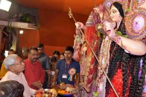 Nitish Kumar,CM Nitish Kumar,Nitish Kumar at Chhoti Patan Devi Temple,Chhoti Patan Devi Temple,Maha Navami,Nitish Kumar performs aarti,Maha Navami celebration,Maha Navami celebration pics,Maha Navami celebration images,Maha Navami celebration stills