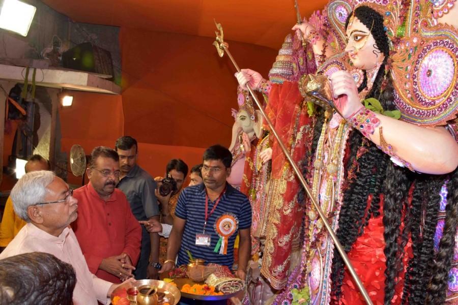 CM Nitish Kumar performs 'aarti' at Chhoti Patan Devi Temple on 'Maha Navami' Nitish Kumar,CM Nitish Kumar,Nitish Kumar at Chhoti Patan Devi Temple,Chhoti Patan Devi Temple,Maha Navami,Nitish Kumar performs aarti,Maha Navami celebration,Maha Navami celebration pics,Maha Navami celebration images,Maha Navami celebration stills
