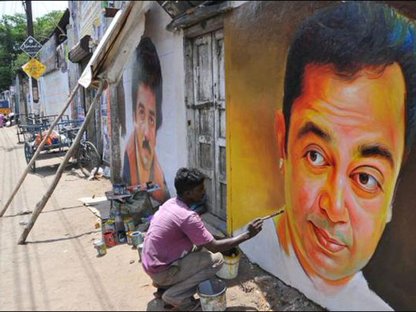 Kamal Hassan's Fans celebrates Uttama Villain in Full Swing Uttama Villain,uttama villain release,Uttama Villain celebration,Uttama Villain celebration by fans,kamal hassan,Kamal Hassan fans,fans celebrate Uttama Villain movie,Uttama Villain movie stills,Uttama Villain pics,Uttama Villain banner,Uttama Villain cut