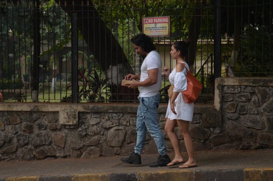 Kim Sharma spotted with rumoured boyfriend Harshvardhan Rane Kim Sharma and Harshvardhan Rane,Kim Sharma and Harshvardhan Rane pics,Kim Sharma and Harshvardhan Rane images,Harshvardhan Rane,Kim Sharma