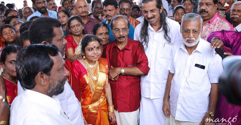 Singer Vaikom Vijayalakshmi ties the knot with mimics artist Anoop Vaikom Vijayalakshmi,Vaikom Vijayalakshmi wedding,Vaikom Vijayalakshmi wedding pics,Vaikom Vijayalakshmi wedding pictures,Vaikom Vijayalakshmi wedding photos,Vaikom Vijayalakshmi wedding stills