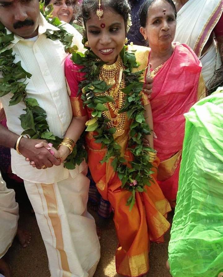 Singer Vaikom Vijayalakshmi ties the knot with mimics artist Anoop Vaikom Vijayalakshmi,Vaikom Vijayalakshmi wedding,Vaikom Vijayalakshmi wedding pics,Vaikom Vijayalakshmi wedding pictures,Vaikom Vijayalakshmi wedding photos,Vaikom Vijayalakshmi wedding stills