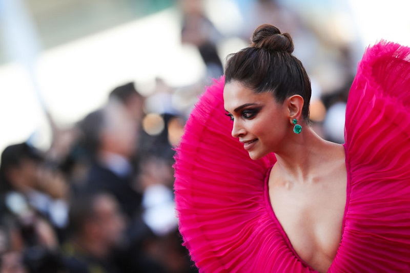 Deepika Padukone Deepika Padukone,Aishwarya Rai,Priyanka Chopra,Kangana Ranaut,Kareena Kapoor,Celebs on red carpet,hottest Bollywood divas red carpet,hottest Bollywood divas,hottest Bollywood celebs