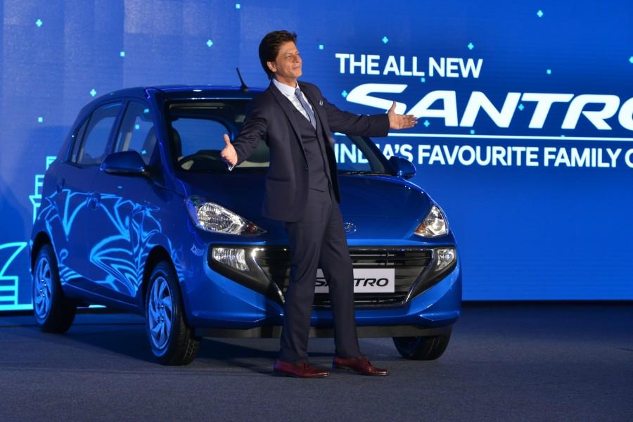 Shah Rukh Khan poses with the newly launched 2018 Hyundai Santro Shah Rukh Khan,actor Shah Rukh Khan,Hyundai ambassador Shah Rukh Khan,Hyundai Santro,New Hyundai Santro,Hyundai Santro 2018,new Hyundai Santro pics,new Hyundai Santro images,new Hyundai Santro stills,new Hyundai Santro pictures,new Hyundai Santro photos