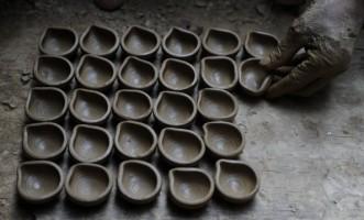 Diwali 2018,Diwali,Happy Diwali,traditional earthen lamps,Diwali lamps,Festival of Lights,Hindu festival Diwali,Diwali pics,Diwali images,Diwali stills,Diwali pictures,Diwali photos