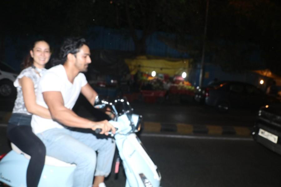 Harshvardhan Rane enjoys a Scooty ride with Kim Sharma Harshvardhan Rane,Harshvardhan Rane and Kim Sharma,Kim Sharma,Kim Sharma Scooty ride,Kim Sharma Scooty ride with Harshvardhan Rane,Harshvardhan Rane Scooty ride