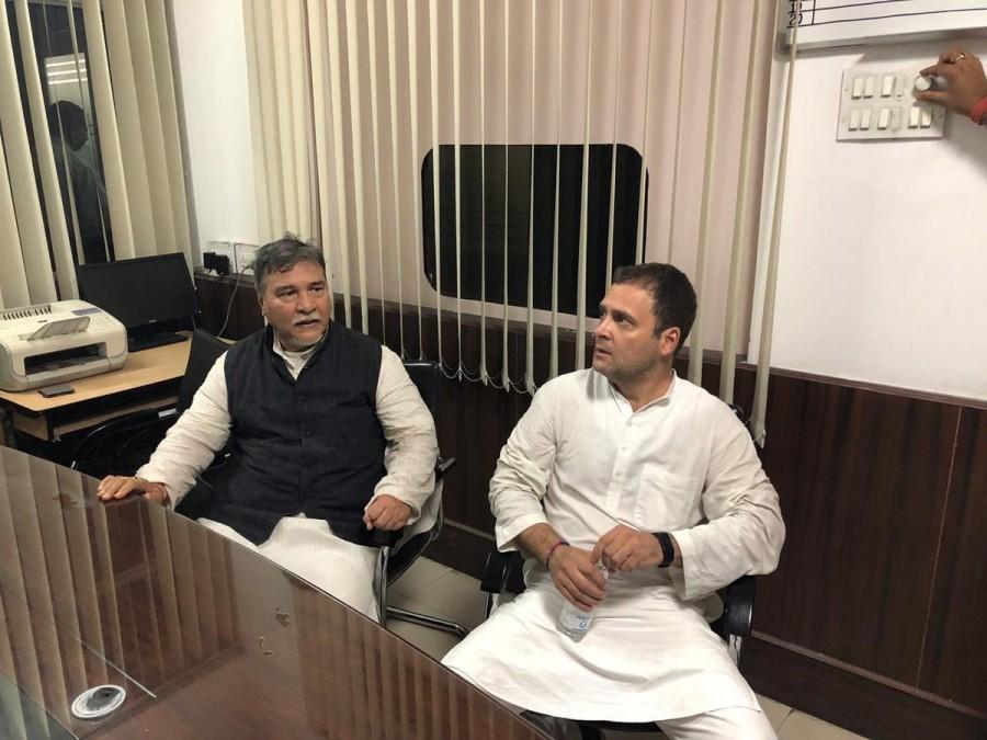 Congress President Rahul Gandhi inside Lodhi Colony Police Station Congress President Rahul Gandhi,Rahul Gandhi,Rahul Gandhi in Lodhi Colony Police Station,Lodhi Colony Police Station,Rahul Gandhi in Police Station
